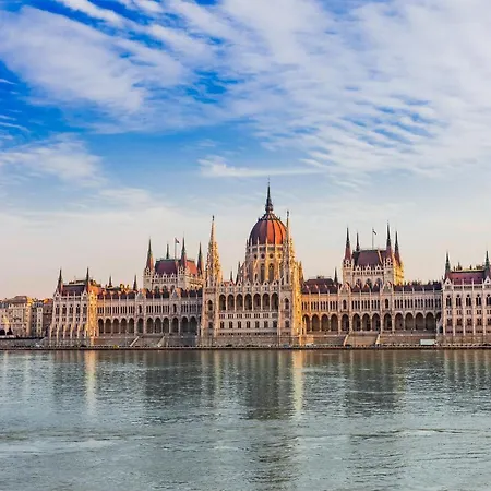 St Stephen Boulevard Next To Danube 아파트 *
